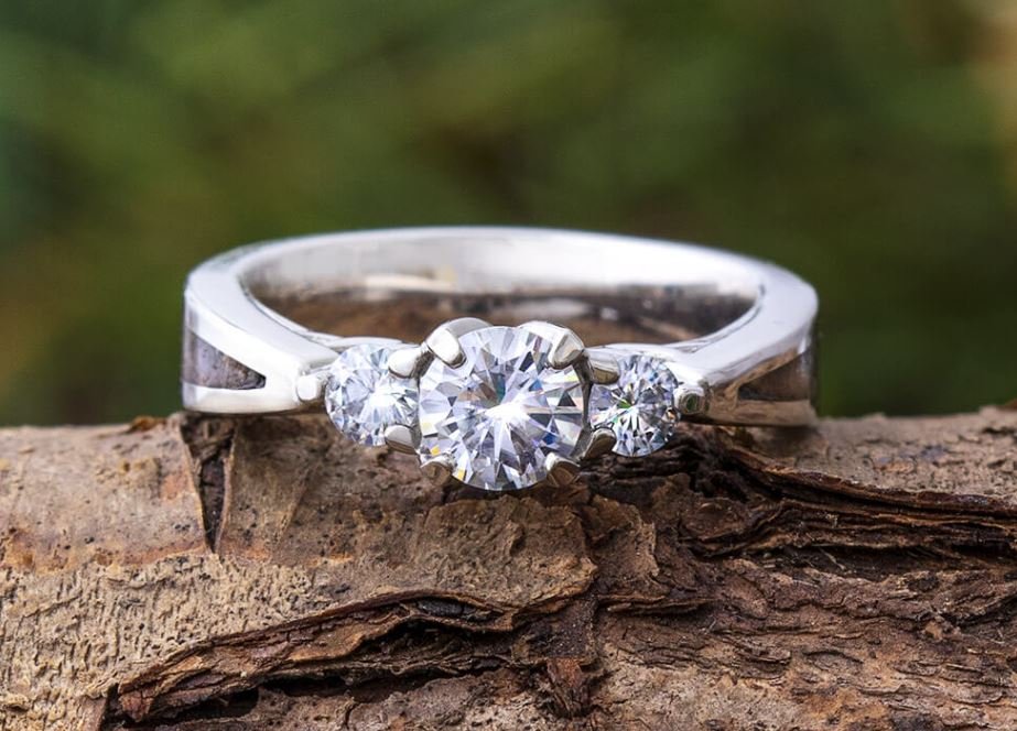 White Gold vs Sterling Silver - What is Better? Sterling Silver vs White Gold